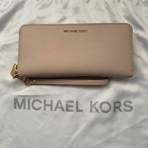Blush Michael Kors Wristlet